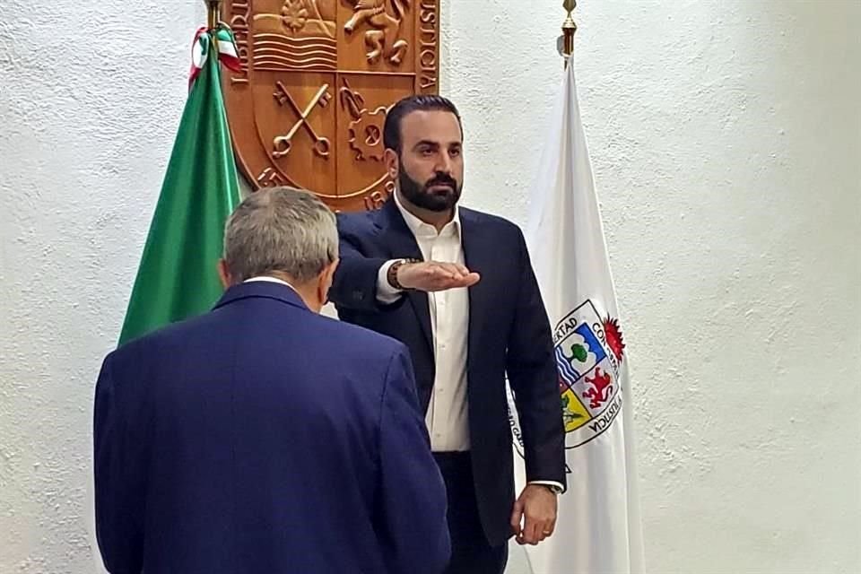 En su primera intervención, Farah fue breve y recibió el respaldo de los regidores.