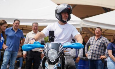 El alcalde de Monterrey, Adrián de la Garza supervisó el desarrollo de la capacitación para constatar que recibieran una atención adecuada