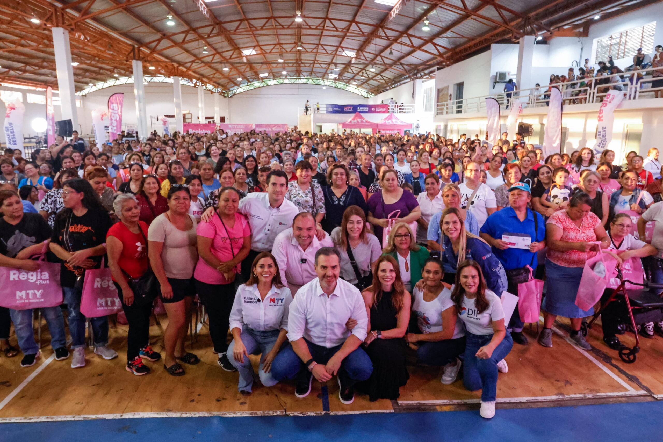 De la Garza Santos anunció que cada una de estas tarjetas ya tienen el primer depósito de 2 mil pesos, para que su aprovechamiento sea inmediato.