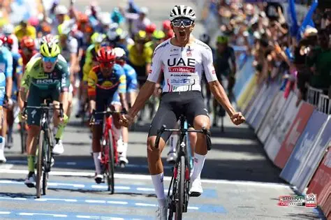 El joven pedalista de 21 años, originario de Ensenada, Baja California, logró el triunfo en el exigente recorrido de 197.6 kilómetros con salida y meta en la localidad toscana de Peccioli.
