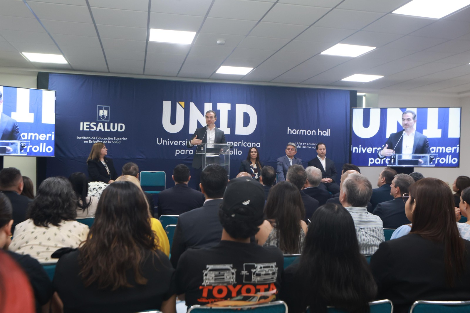 A la inauguración acudieron funcionarios estatales y Roberto Cantú Alanís, presidente de Coparmex Nuevo León.