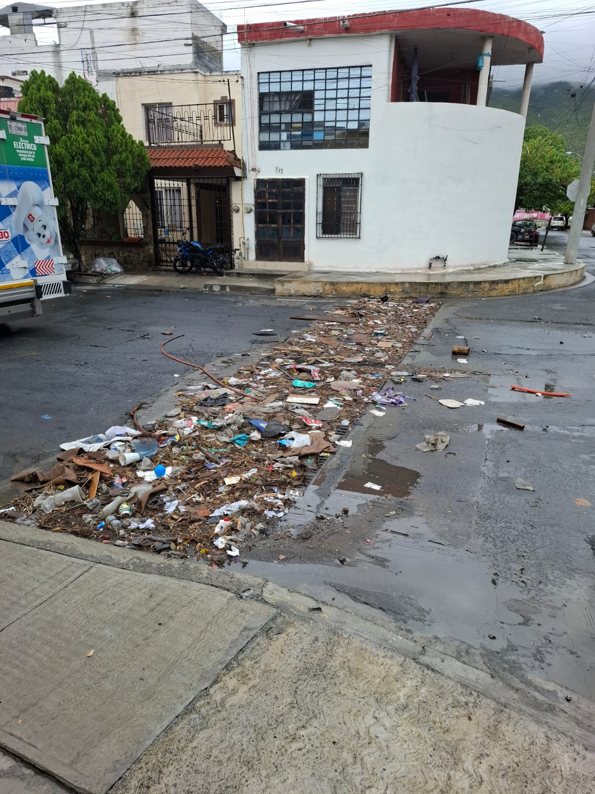 Los trabajos de limpieza incluyen descacharrización en las zonas más vulnerables y retiro de escombro de puntos estratégicos.