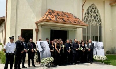 El homenaje inició a la 1:08 de la tarde, donde se colocaron dos fotografías de Fernández en la entrada principal del recinto cultural.