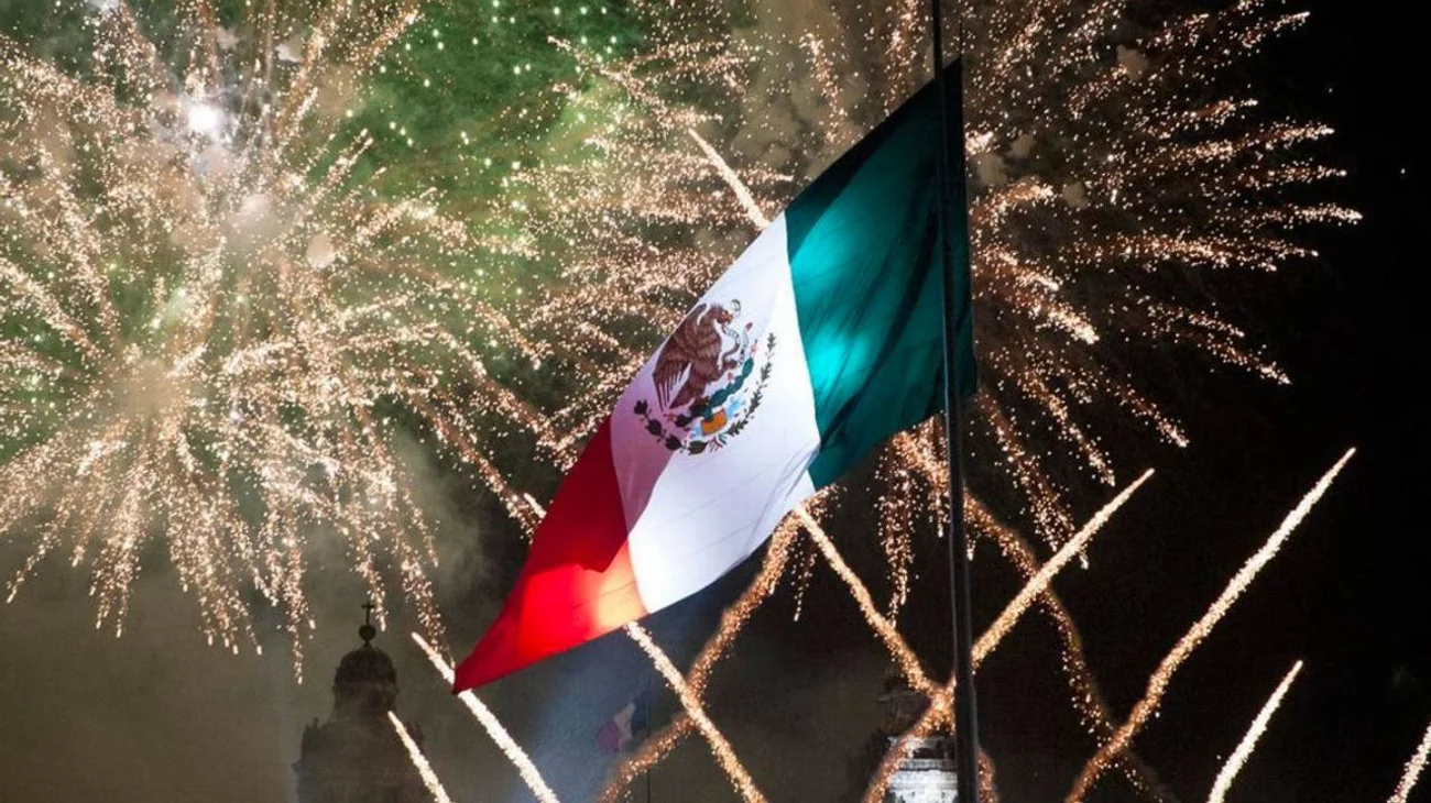 Desde Palacio Nacional, la mandataria aclaró que no se trata de suspender las celebraciones, sino de coordinarlas de forma segura con los consulados mexicanos. “Sí, más que que no celebren, que tengan precaución