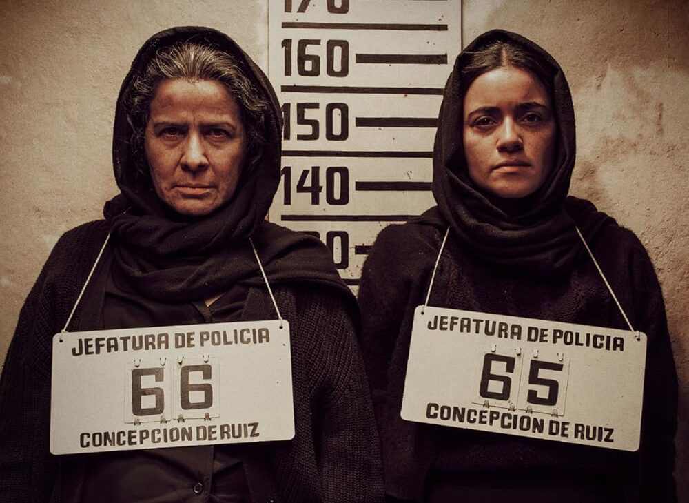 Alfonso Herrera señaló que trabajar con Estrada fue “como regresar a casa” y resaltó la intención de la serie de entretener, pero también invitar a la reflexión sobre la identidad mexicana.