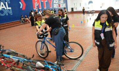 En la planta baja del Palacio Municipal se reunieron varias decenas de damas interesadas en aprender a usar la bicicleta o aprovecharla mejor como medio de transporte cotidiano.