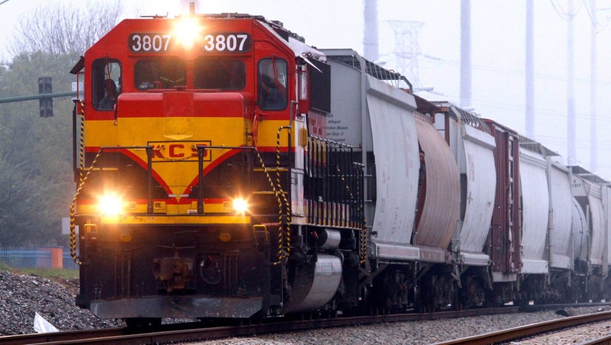 Entre los puntos destacados del recorrido a nivel se encuentra el trayecto de la estación Monterrey a la estación Las Torres, en Escobedo, lo que permitirá optimizar recursos y facilitar la integración con la infraestructura existente.