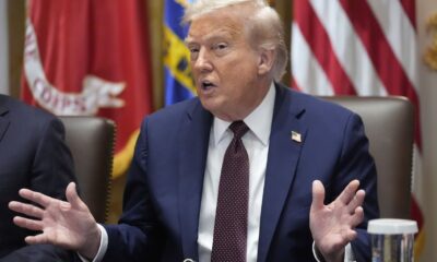 Durante esos días, el mandatario fue visto jugando golf junto al exentrenador de fútbol americano Jon Gruden y portando su característica gorra roja de “Make America Great Again”