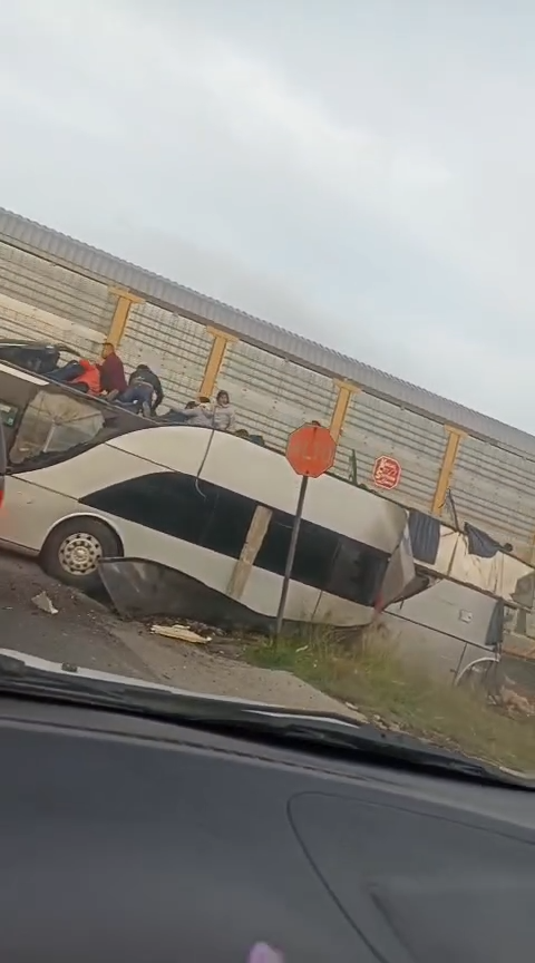 . Elementos de Protección Civil acudieron de inmediato al lugar para auxiliar a los heridos y coordinar la atención de las víctimas.