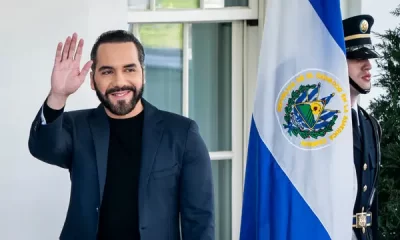 La ministra de Educación, Karla Trigueros, detalló que la medida busca garantizar el “buen uso del idioma” y proteger a la niñez y adolescencia de supuestas injerencias ideológicas que puedan afectar su desarrollo integral