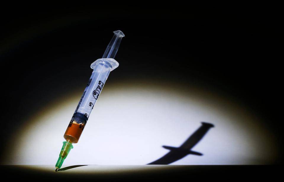 El procedimiento requeriría diagnóstico de dos médicos especialistas y certificación ante notario, con resolución en un plazo máximo de 48 horas. La iniciativa también contempla el respeto a la objeción de conciencia de los profesionales de salud.