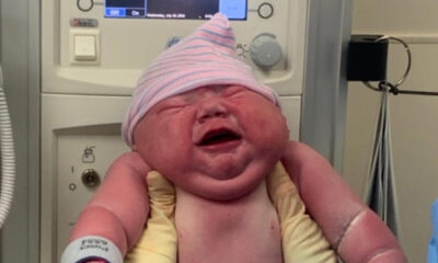 Cassian nació el mismo día del cumpleaños de su madre, lo que añadió un toque especial al acontecimiento.