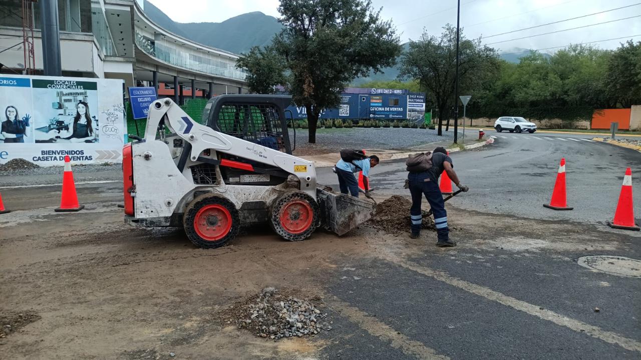 Se llevó a cabo un operativo especial para recolectar basura de las rejillas pluviales en toda la ciudad.