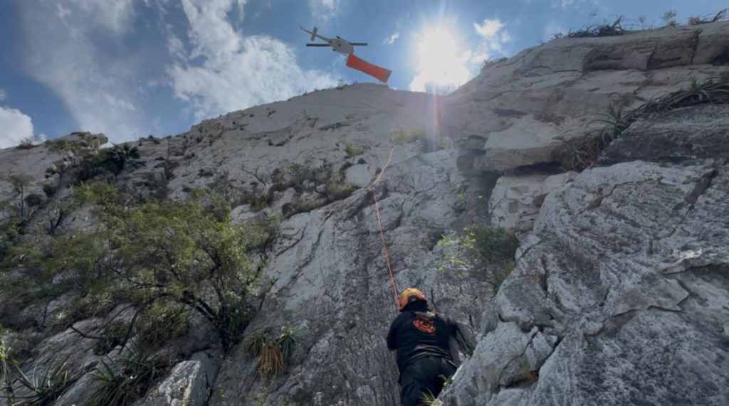 El accidente ocurrió alrededor de las 9:00 de la mañana de este lunes, y hasta el momento no ha sido localizado.