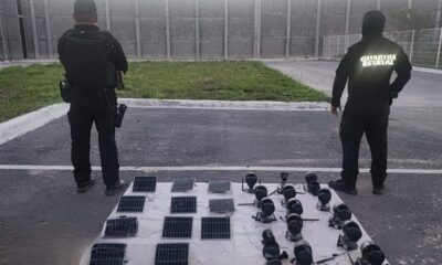 La Secretaría de Seguridad Pública estatal no reportó personas detenidas, pero aseguró que se mantiene el análisis forense de los indicios recabados en la escena.