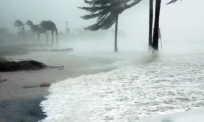 Actualmente, Melissa se ubica a unos 535 km al sur-suroeste de Puerto Príncipe, Haití, y a 475 km de Kingston, Jamaica.