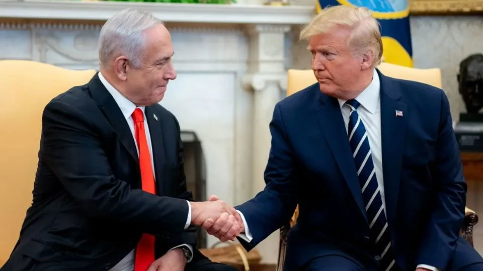 El mandatario estadounidense pidió a Israel detener de inmediato los bombardeos sobre Gaza para permitir el avance del plan, que busca un alto al fuego y una salida diplomática al conflicto.