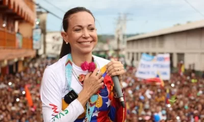 A pesar de haber sido inhabilitada políticamente y enfrentar amenazas, ha continuado su activismo desde la clandestinidad, promoviendo una transición democrática sin violencia.