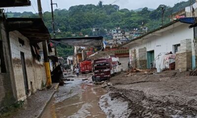 El Ejército y la Marina han movilizado más de 12 mil elementos, helicópteros, buques y maquinaria pesada para labores de limpieza, evacuación y abastecimiento