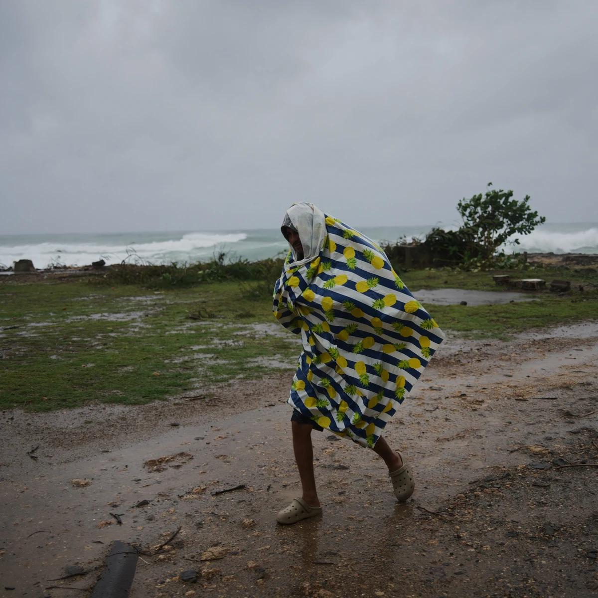 Las autoridades enfrentan serias dificultades para llegar a comunidades aisladas, especialmente en Saint Elizabeth y Black River.