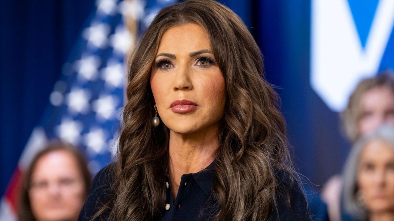 Uno de los casos más graves ocurrió en Illinois, donde Juan Espinoza Martínez, miembro de la pandilla Latin Kings, fue arrestado tras ofrecer dinero por asesinar al comandante Gregory Bovino