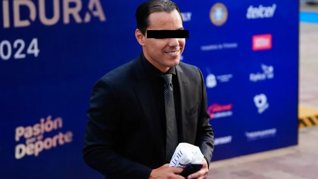 Este penal ha albergado a figuras del crimen organizado como Joaquín “El Chapo” Guzmán, y fue elegido por las autoridades para garantizar la seguridad del acusado, dado el perfil público del caso y la gravedad del delito.