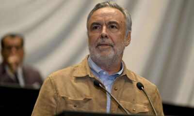 “Contra ese vamos también, contra ese gobernador de Movimiento Ciudadano vamos también y contra todos aquellos que cometan el ilícito de facturar falsamente operaciones inexistentes”, sentenció.