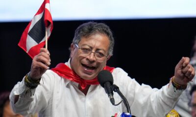 Las declaraciones surgieron tras reportes de operativos en Chicago por parte del Servicio de Inmigración y Control de Aduanas (ICE), donde se habría utilizado gas lacrimógeno y vehículos sin identificación