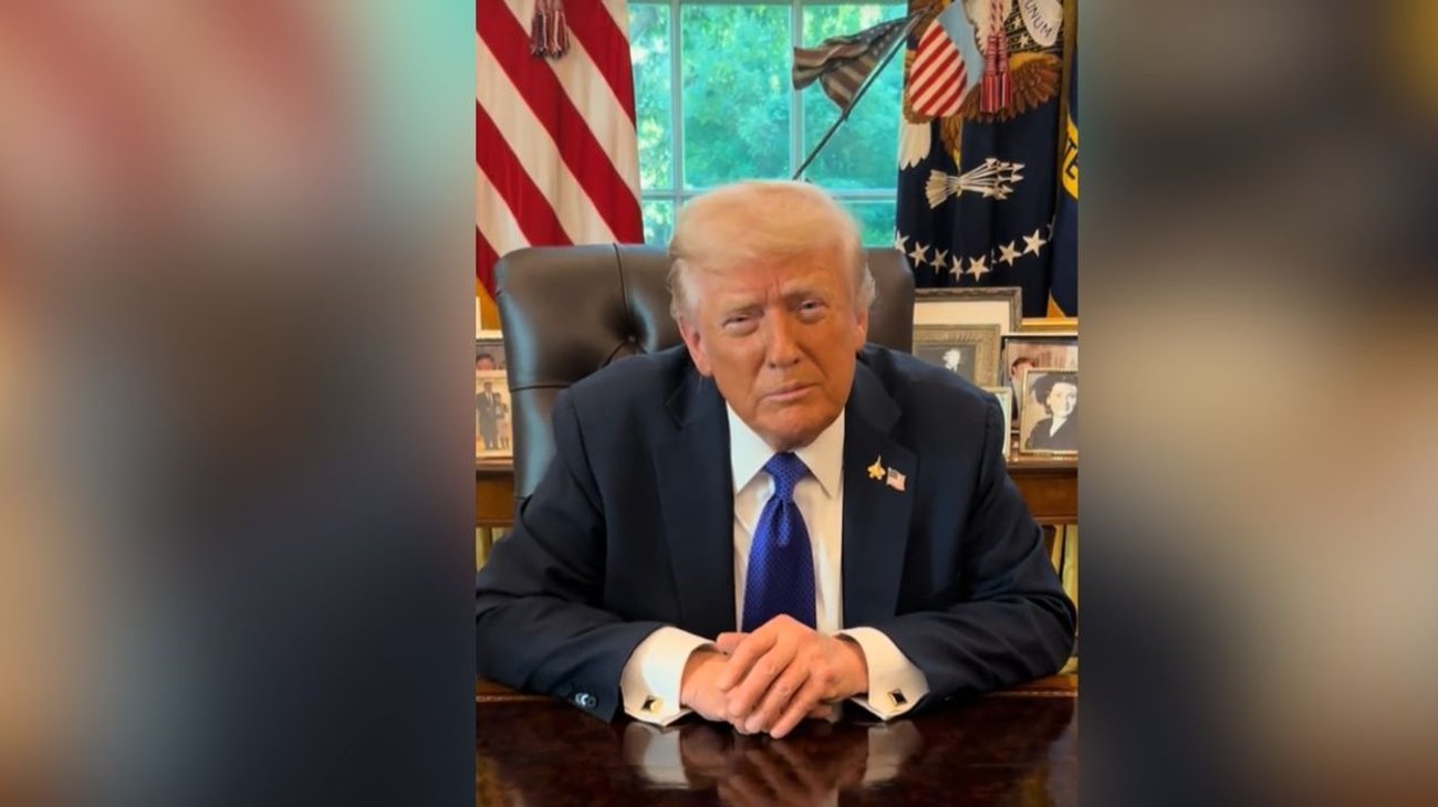 El mensaje llega días después de que Trump firmara una orden ejecutiva que garantiza el funcionamiento “seguro y legal” de TikTok en Estados Unidos, tras alcanzar un acuerdo con su empresa matriz, ByteDance.