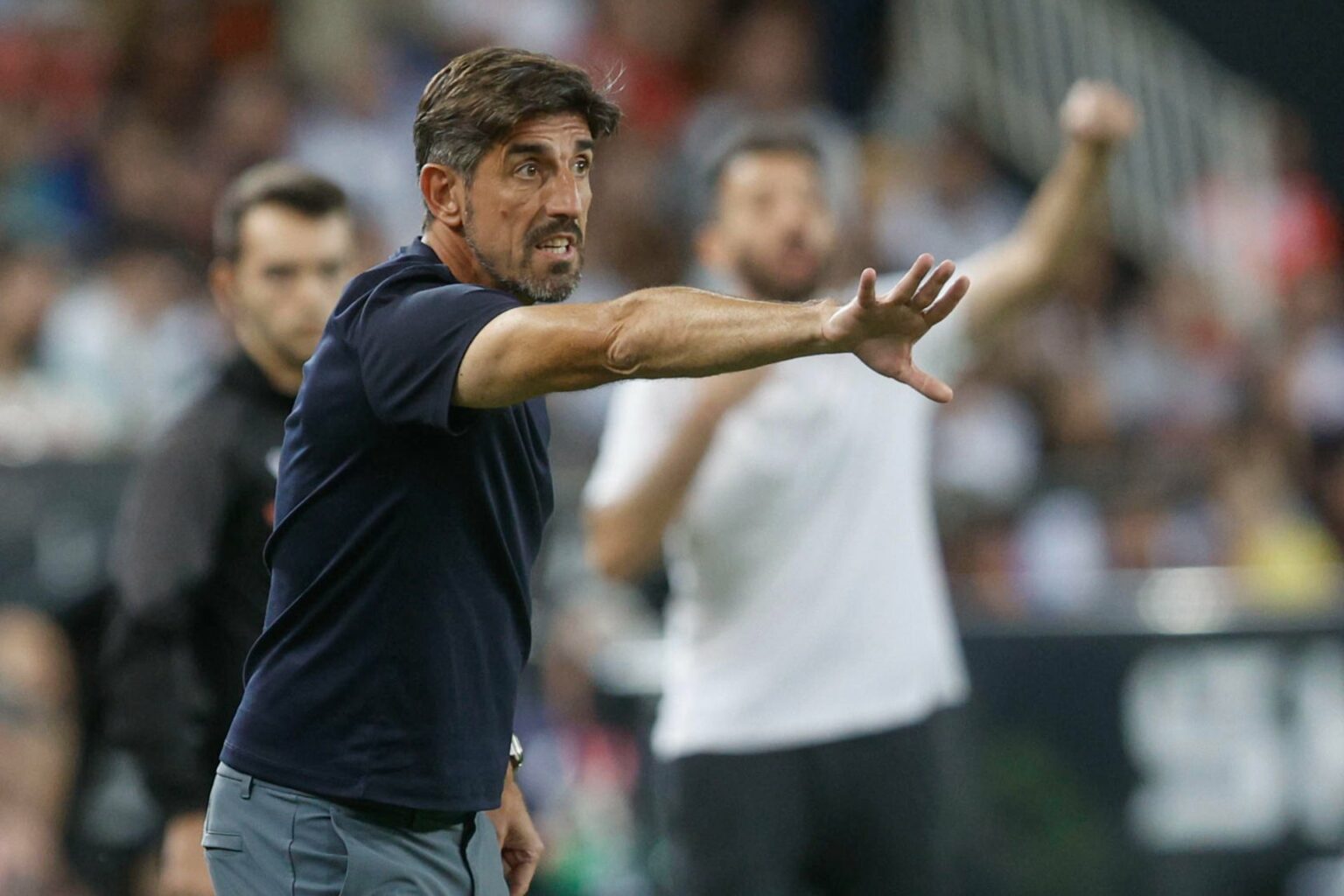 Durante su gestión, Paunovic firmó una campaña memorable: 11 triunfos, 4 empates y 7 derrotas, incluyendo una racha invicta en las últimas diez jornadas de la temporada pasada y victorias clave en el playoff ante Almería y Mirandés2.