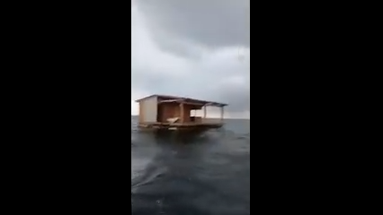 Un video viral muestra la estructura de madera flotando sin tripulación, mientras pescadores alertaban a Protección Civil