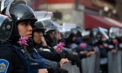 La SSC CDMX informó que, de ser necesario, se sumarán más equipos de trabajo y se retirarán objetos que pudieran representar riesgos, con el fin de garantizar la seguridad de las manifestantes, transeúntes y establecimientos comerciales.
