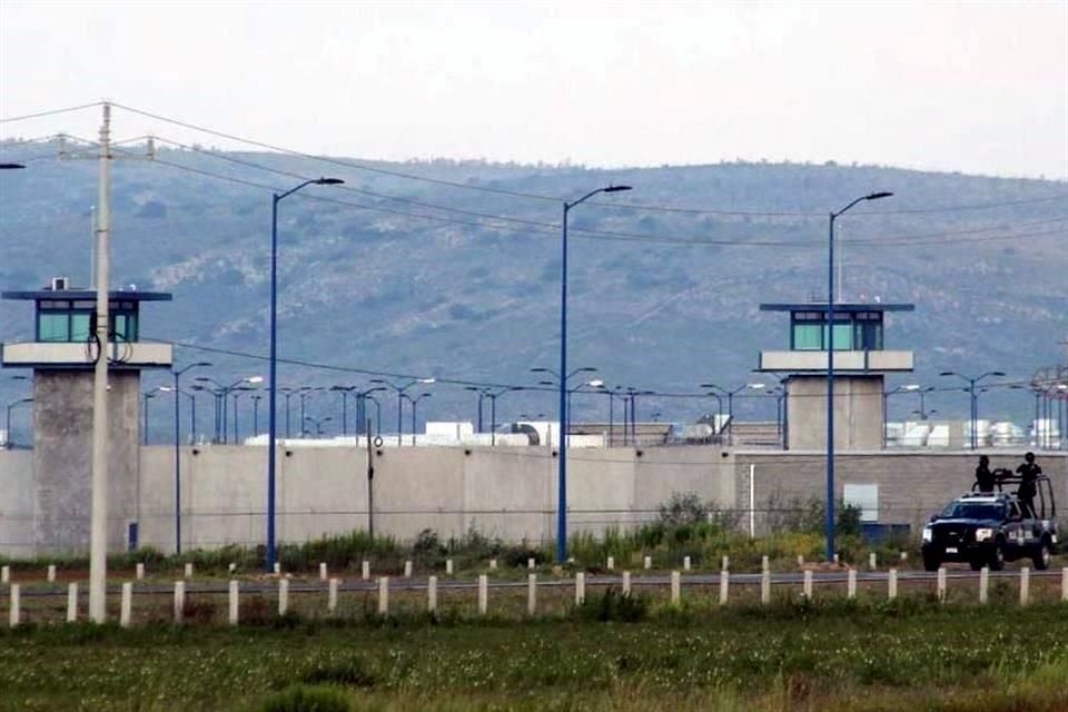 Para el primer trimestre de 2026, se espera tener bloqueados los 14 reclusorios federales y los 13 de la Ciudad de México, como parte de una ofensiva tecnológica y operativa para frenar este delito desde su origen.