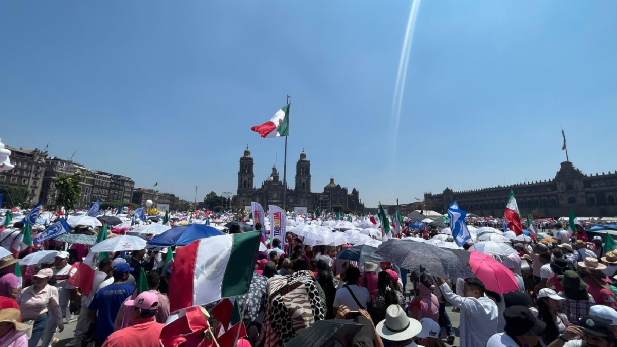 Se suma la presión de la Coordinadora Nacional de Trabajadores de la Educación (CNTE), que mantiene un paro nacional desde el 13 de noviembre y amenaza con extender sus acciones.