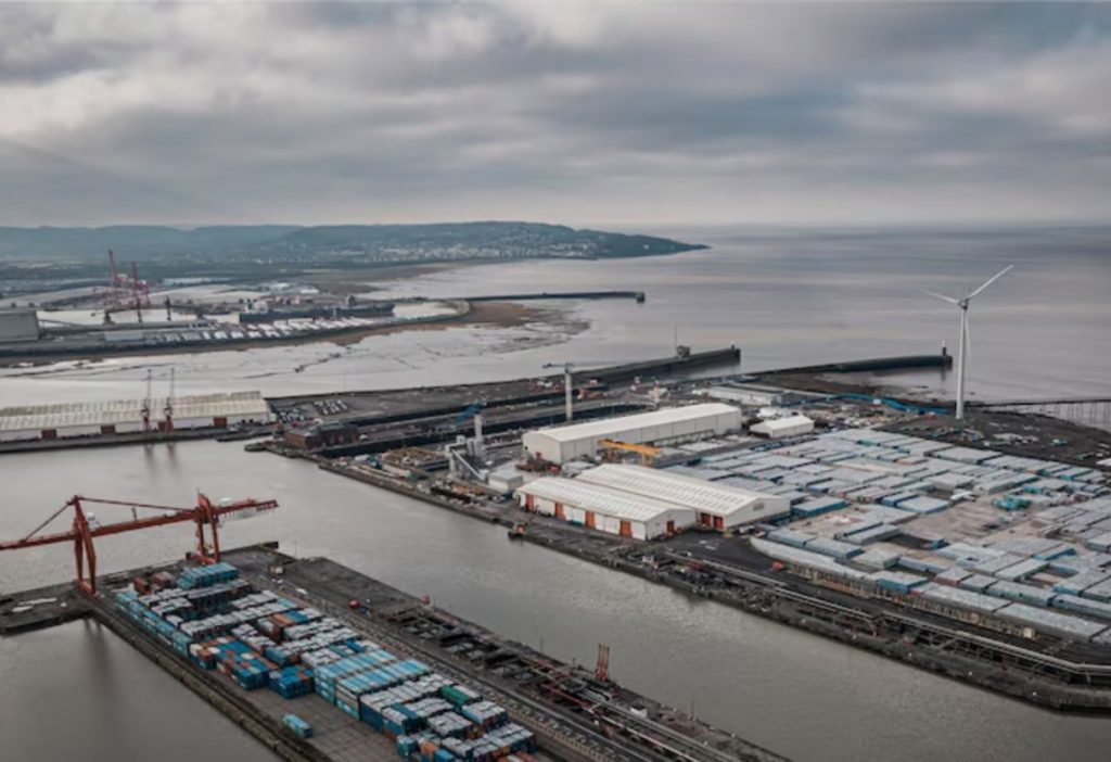 La Marina también informó cierres en Seybaplaya, Champotón y Villahermosa, entre otros, como parte de la prevención ante condiciones climáticas adversas.