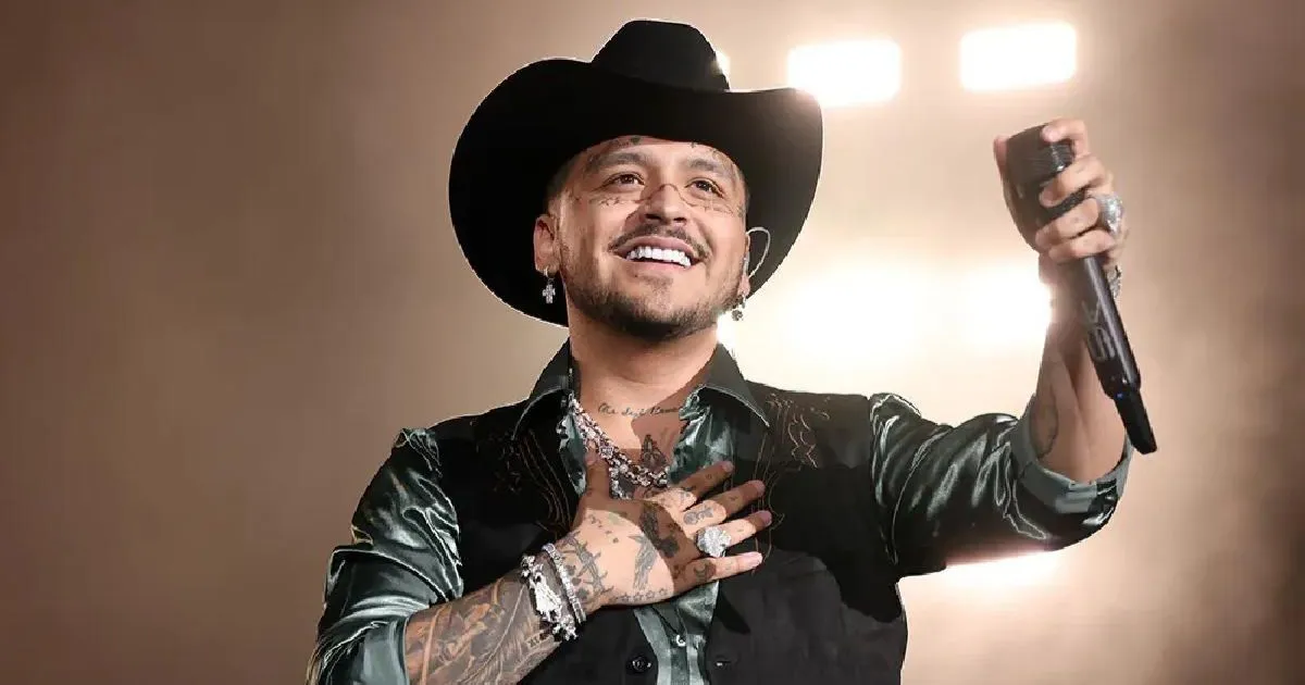 El artista pidió respeto y congruencia a la disquera, recordando que durante su trayectoria han trabajado juntos en proyectos importantes, pero subrayó que merece un contrato digno acorde a su carrera.