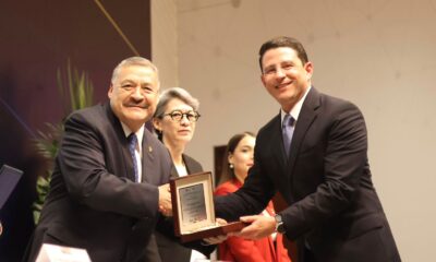 La UANL entregó a Oliverio Tijerina la Medalla “José María Parás Ballesteros” al Mérito Ciudadano, por su trayectoria en el servicio público y la docencia.