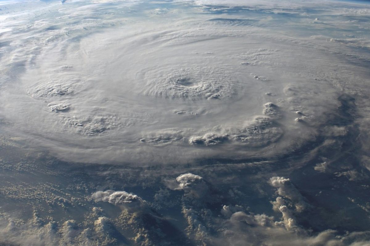 El vórtice polar es un sistema de vientos helados y de baja presión que gira de manera permanente sobre las zonas polares