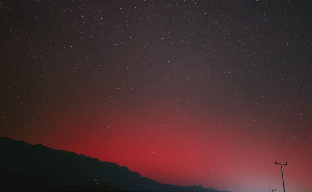 Los habitantes del municipio de García pudieron apreciar las Auroras boreales desde la carretera a Icamole.