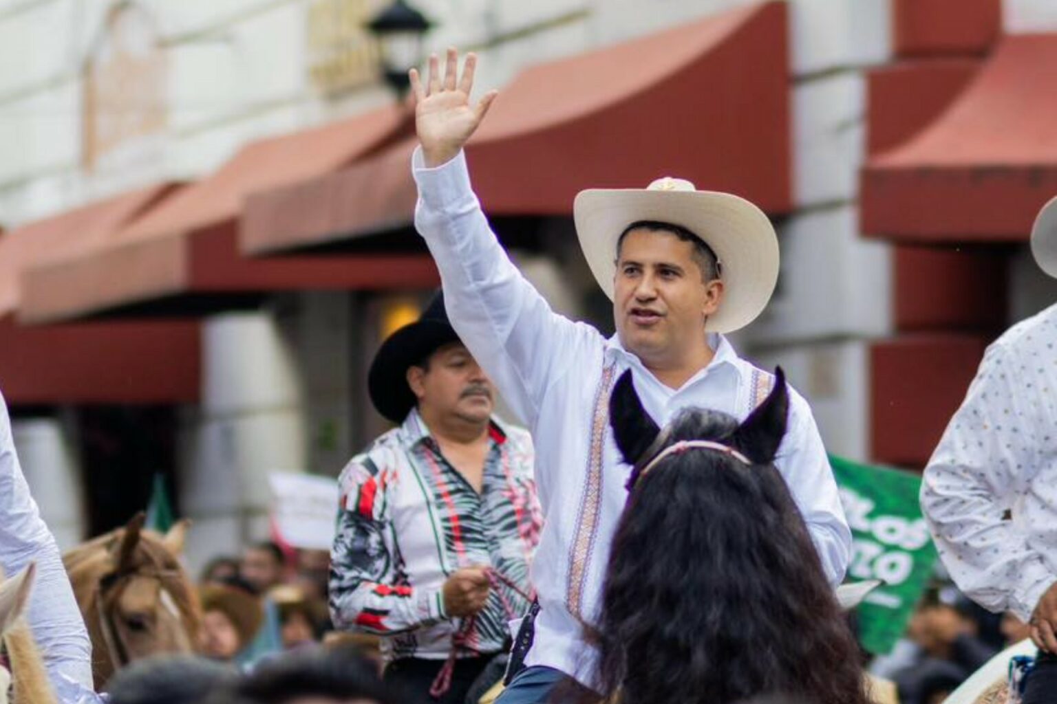 Siete de ellos fueron capturados el 21 de noviembre en la Casa de la Cultura de Uruapan, mientras que Jiménez Miranda no se ha presentado ante la justicia.
