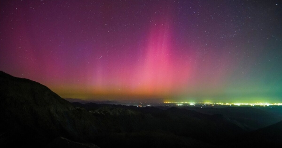La alerta coincide con reportes del Centro de Predicción del Clima Espacial de la NOAA, cuyo coordinador Shawn Dahl advirtió que una tercera eyección de masa coronal podría ocurrir este miércoles.