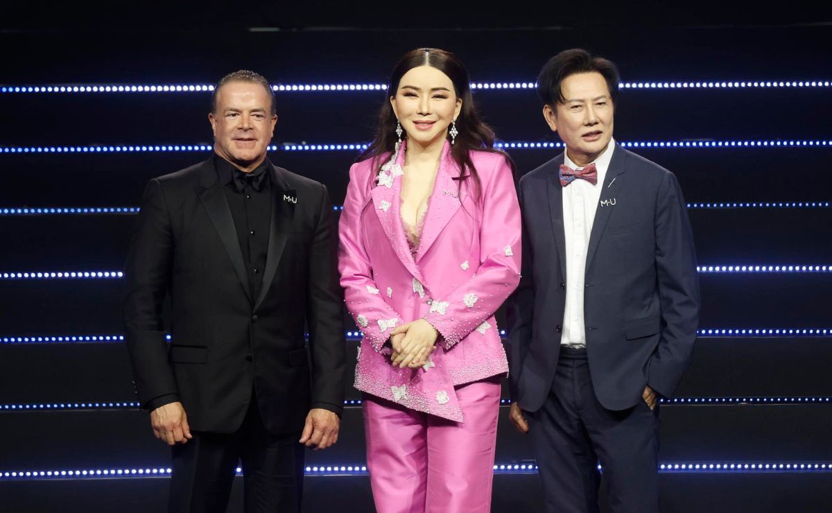 Jakrajutatip, considerada por Forbes una de las mujeres transgénero más ricas del mundo, es la principal accionista del conglomerado JKN Global Group, que adquirió Miss Universo en 2022.