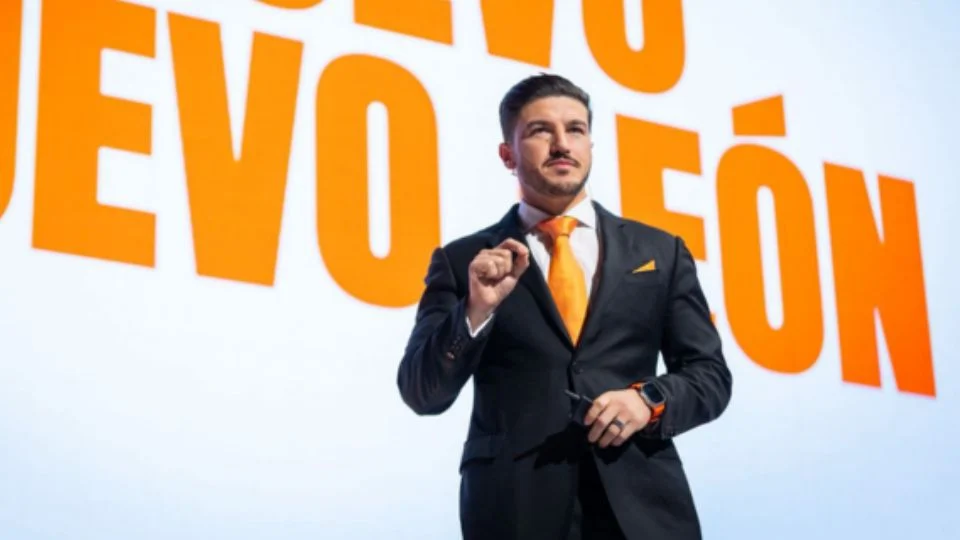 Samuel García subrayó que 1.2 millones de personas ya son beneficiarias del sistema de salud gratuito, con cobertura universal contra cáncer de mama, cáncer infantil y sordera.