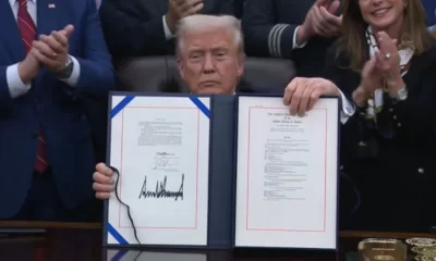 La ley fue rechazada por líderes demócratas al suprimir la ampliación de subsidios sanitarios, lo que dejará sin financiamiento al Obamacare en diciembre.