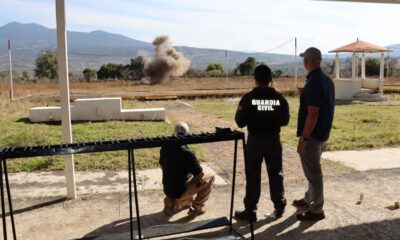 De acuerdo con el Agrupamiento Especializado, entre junio de 2023 y febrero de 2025 se decomisaron más de 3 mil granadas y artefactos explosivos, muchos de ellos adaptados para ser lanzados desde drones