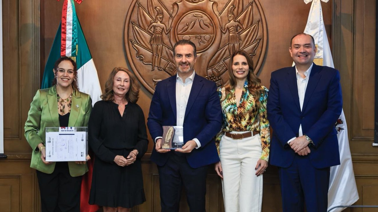 El alcalde destacó el compromiso de su administración con las actividades culturales de alto impacto y subrayó la importancia de promover la lectura como parte fundamental de la calidad de vida