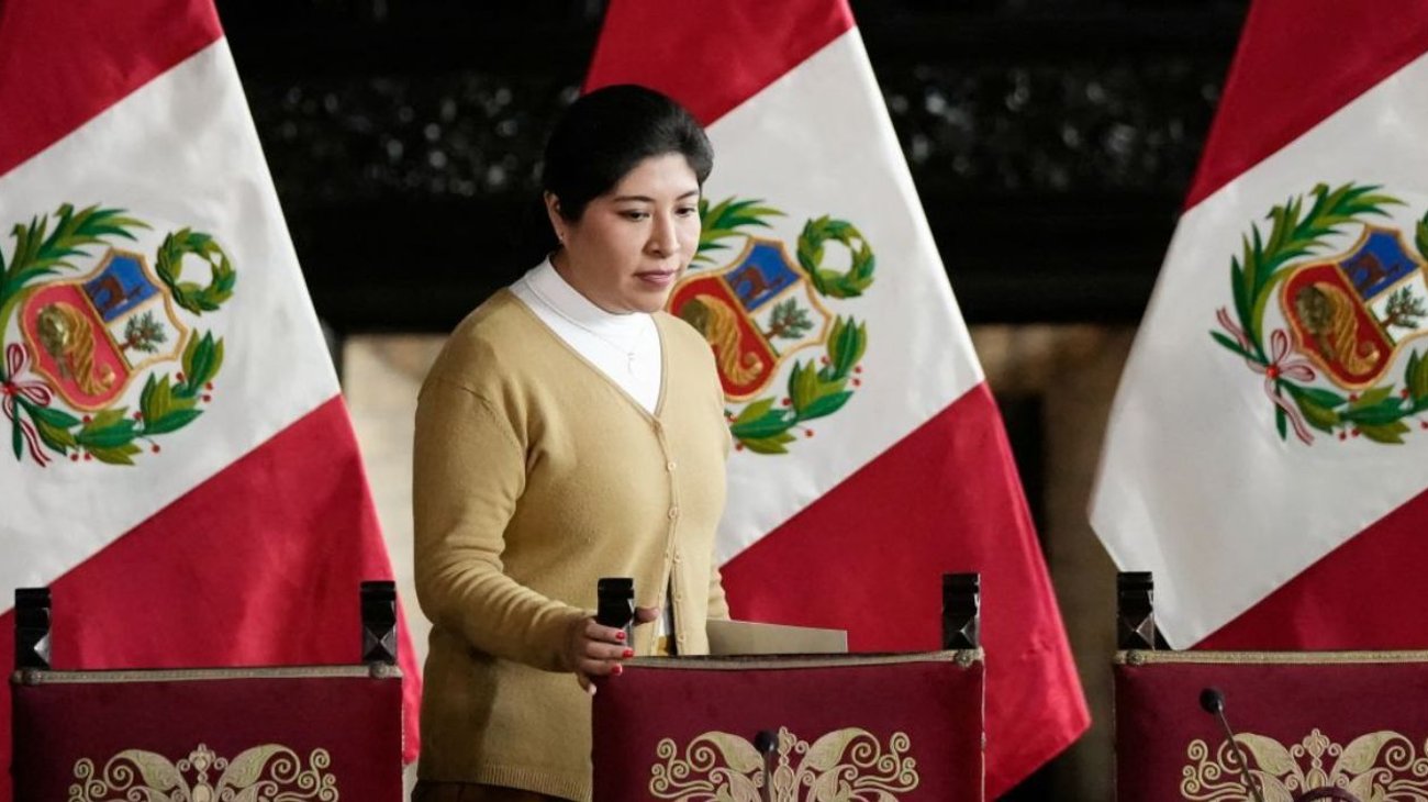 Chávez enfrenta acusaciones como coautora del delito de rebelión por su participación en los hechos del 7 de diciembre de 2022, cuando el expresidente Pedro Castillo intentó disolver el Congreso