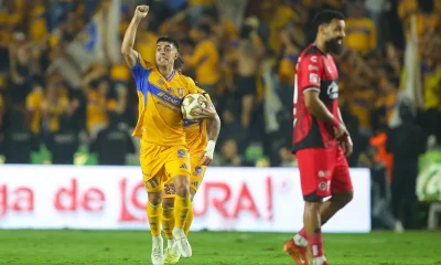 Tigres mostró su determinación. Al 14’, Nicolás Ibáñez abrió el marcador con un remate de cabeza que encendió el ánimo en el Volcán.