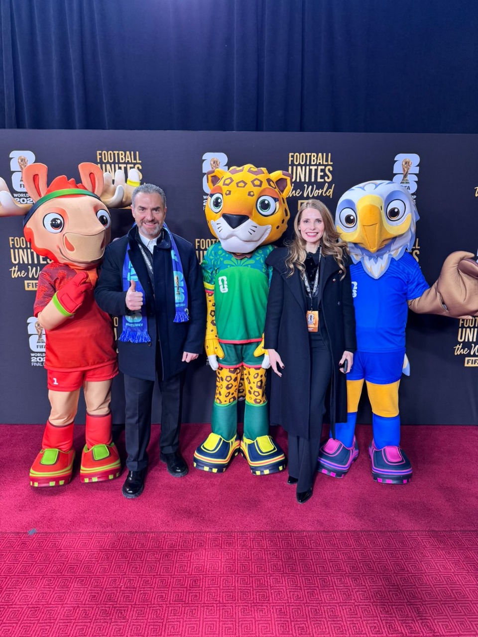 Acompañado de su esposa, Gaby Oyervides, el alcalde convivió con figuras del futbol internacional como Hugo Sánchez, Ronaldo, Pepe y el entrenador de Australia, Tony Popovic