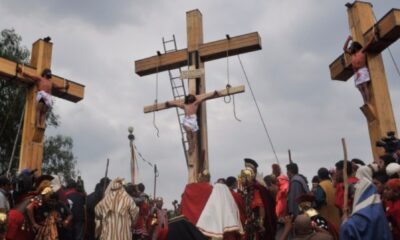 La representación, que se realiza desde 1843 y surgió como un voto comunitario tras superar una epidemia de cólera en 1833, involucra a los ocho barrios originarios, cuyos habitantes se encargan de actuar, organizar y transformar el espacio urbano en escenarios bíblicos durante la Semana Santa.